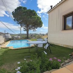 Miete Haus in Carrer de les guilleries 167. Alquiler-opción compra casa con piscina ( no solo alquiler )