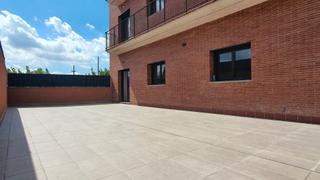 Piso en Carrer d'anselm clav 93. Excelente piso de obra nueva con terraza de 88m2 y suite princip