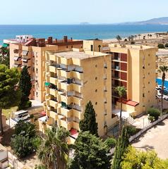 Rez-de-chaussée à Playa Grande-Castellar. Bajo con patio privado en la playa