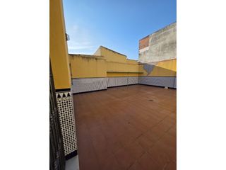 Casa a Bellavista. Amplia casa de una sola planta con gran patio en bellavista