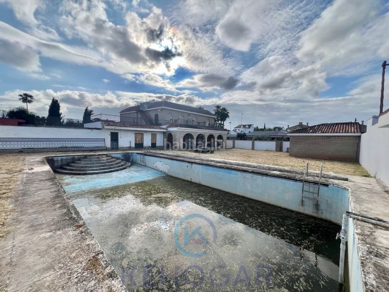 Foto 24eb3aa1-e2b5-4a5a-95c8-9bc6e0c2ed8d. Xalet amb aparcament piscina a La Motilla - Fuente del Rey Dos Hermanas