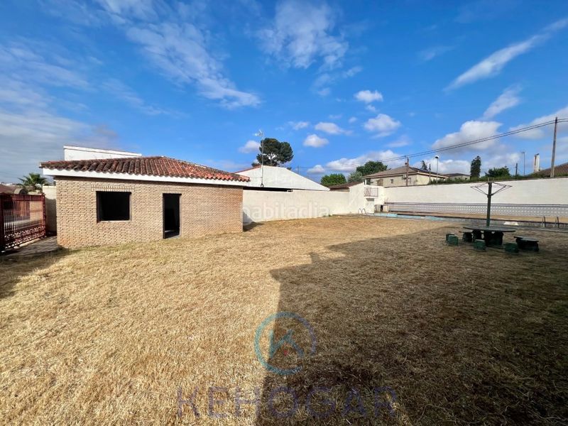 Foto f73399d4-23e2-49e7-8cde-3d263e74bd89. Xalet amb aparcament piscina a La Motilla - Fuente del Rey Dos Hermanas