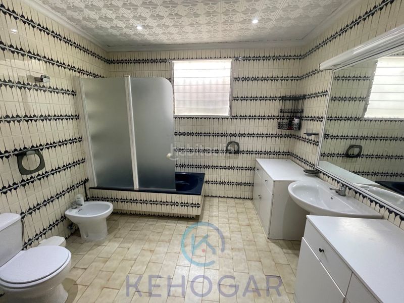 Foto 0f9b2024-50da-4fff-8164-510d210ca5f9. Casa amb aparcament a Centro - Doña Mercedes Dos Hermanas