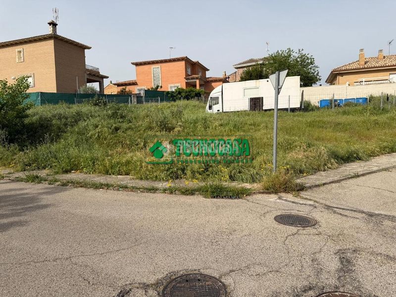 Foto c731f09f-f918-4498-b016-a8856b03f78e. Terreny residencial a Méntrida