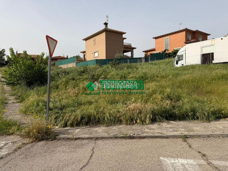 Foto ce31ed8e-e59c-4531-b36f-0094cc1c7300. Terreny residencial a Méntrida