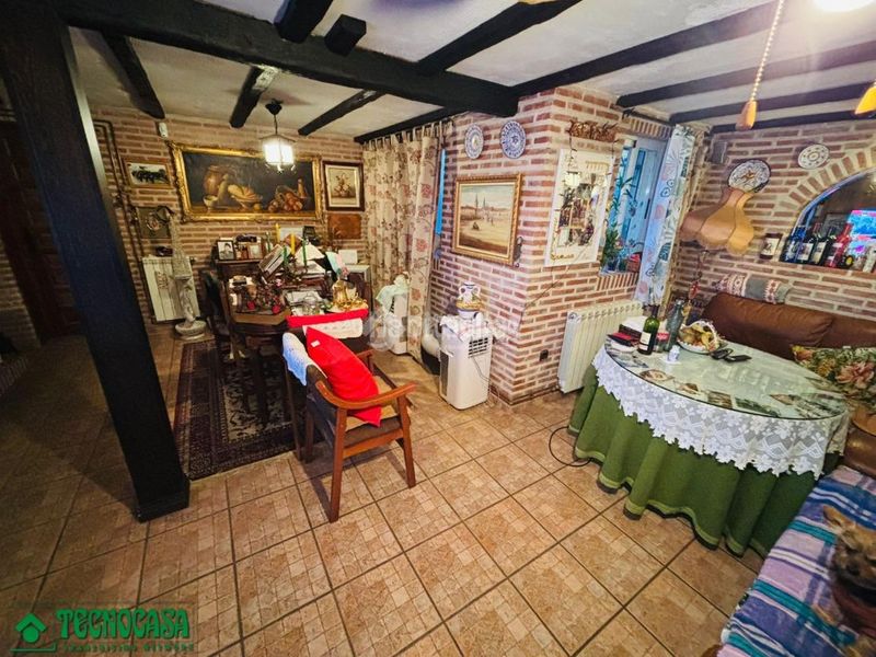 Foto 61475fa9-32da-4f8d-bc1d-a7fae03668be. Casa amb aparcament a Méntrida