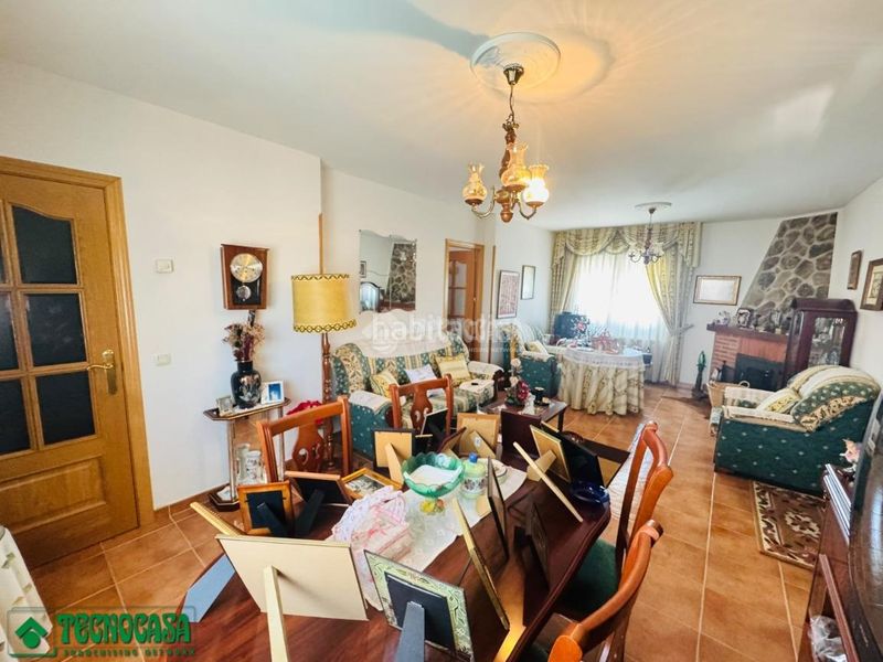 Foto 6eb2a449-53c0-4878-9dd2-d845f136bb5c. Casa amb aparcament a Méntrida