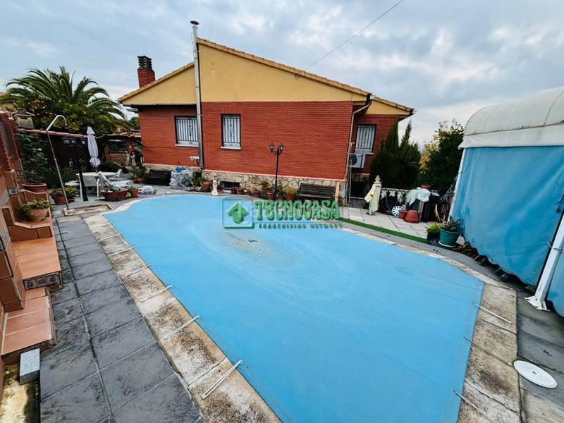 Foto 762830a0-2fda-411f-949a-24e00fb7172e. Casa a Méntrida