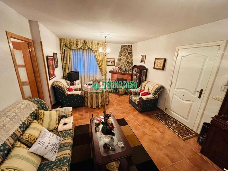 Foto 78ba9c39-68ca-46b7-af1c-c3f2d6adfc81. Casa a Méntrida