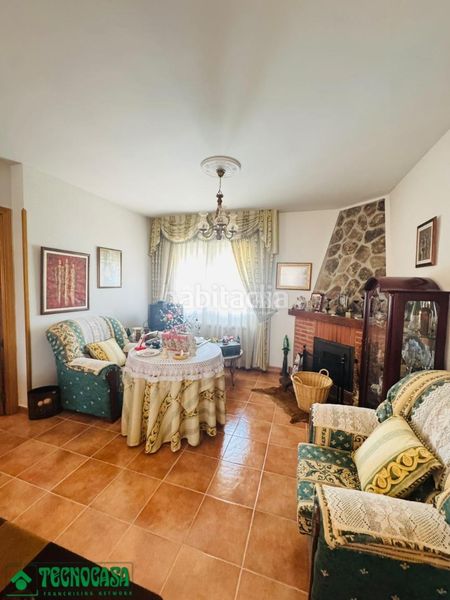 Foto a15c7c56-2c38-4952-bf2a-a14a6e325a96. Casa amb aparcament a Méntrida