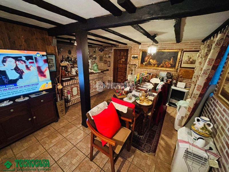 Foto b1e91780-25ad-4c5e-b4fa-5f7f0341a753. Casa amb aparcament a Méntrida