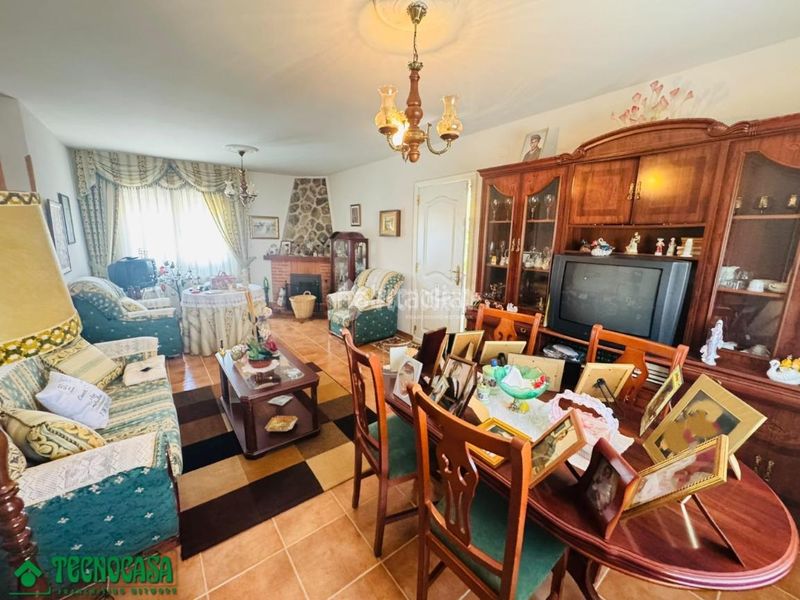 Foto cd3e28bc-95d4-4b1b-b59d-03bded6c9544. Casa amb aparcament a Méntrida