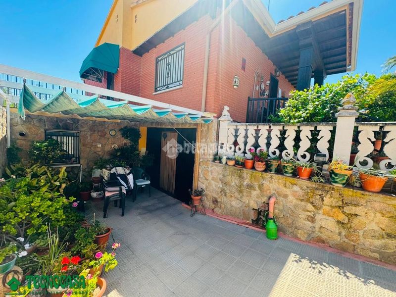 Foto e27f71fc-7539-4db1-8437-3f6528336298. Casa amb aparcament a Méntrida