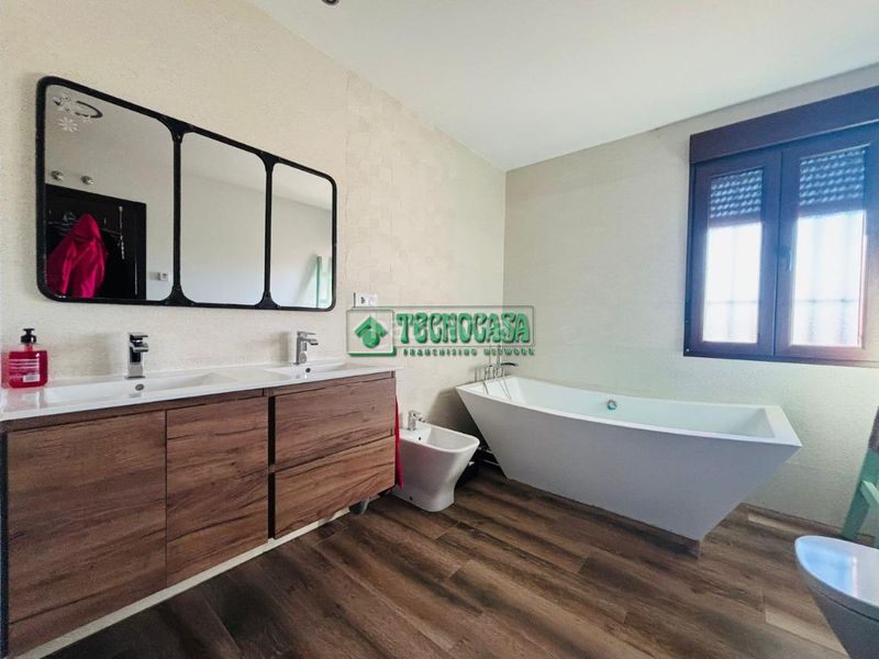 Foto f0e29846-8efc-4bd2-bd9c-9c9bcc6098c1. Casa amb piscina a Casarrubios del Monte