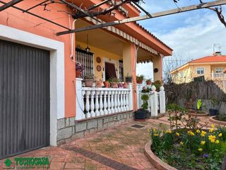 Doppelhaus in Camarena. Casa en venta en camarena