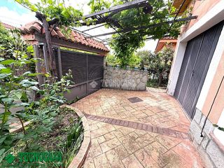 Casa aparellada a Camarena. Casa en venta en las ventas de retamosa