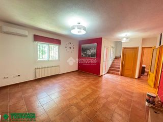 Casa bifamiliare in Méntrida. Casa en venta en méntrida
