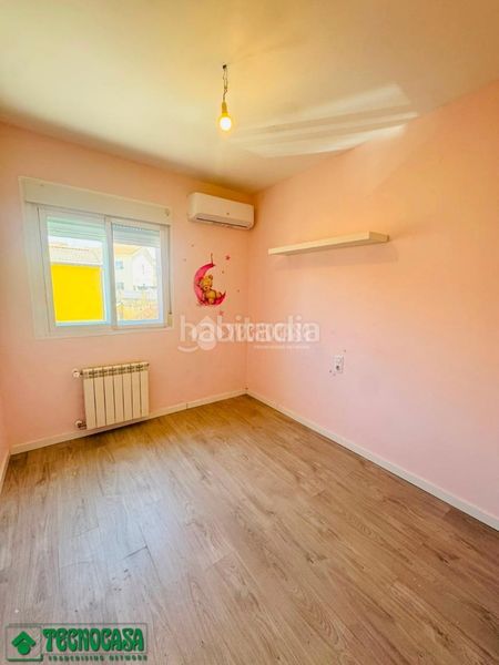 Foto 61f1aa9d-4dec-4add-a5ad-fb1a6e059fce. Casa aparellada amb calefacció a Méntrida