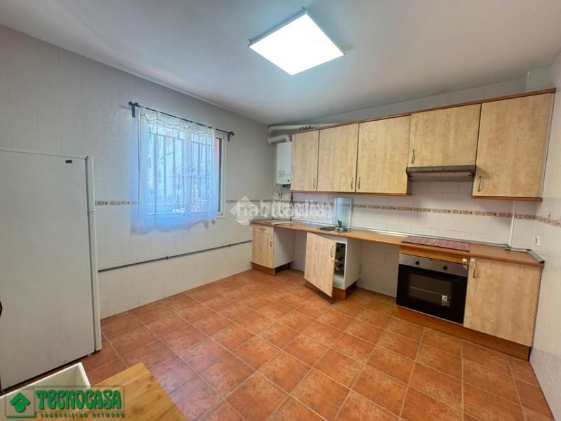 Foto 6b3f67e2-5f88-4c6d-b61b-f2a69d635c0a. Casa aparellada amb calefacció a Méntrida
