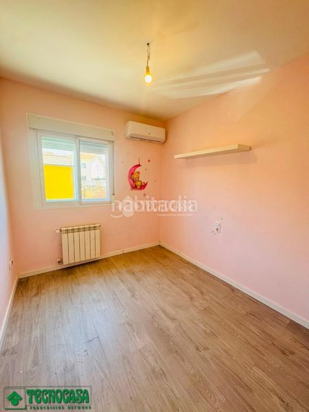 Foto 6dde7db8-e5ed-43b9-9405-fd9278d69258. Casa aparellada amb calefacció a Méntrida