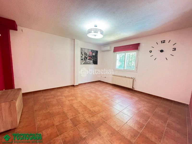 Foto 9ef0da81-8592-4f47-80bc-7fa03ec21bb6. Casa aparellada amb calefacció a Méntrida