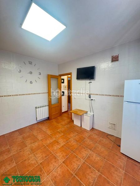 Foto a3fa59c3-e66c-4622-84b9-cf4d243db42e. Casa aparellada amb calefacció a Méntrida