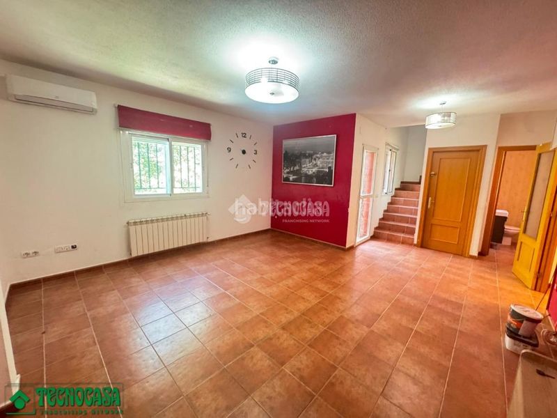 Foto bff8dc69-c61f-4ca6-9572-73bf09f29dd1. Casa aparellada amb calefacció a Méntrida