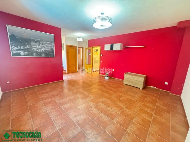 Foto d69f031d-7bf5-4ab1-93b3-a88a74218dfe. Casa aparellada amb calefacció a Méntrida