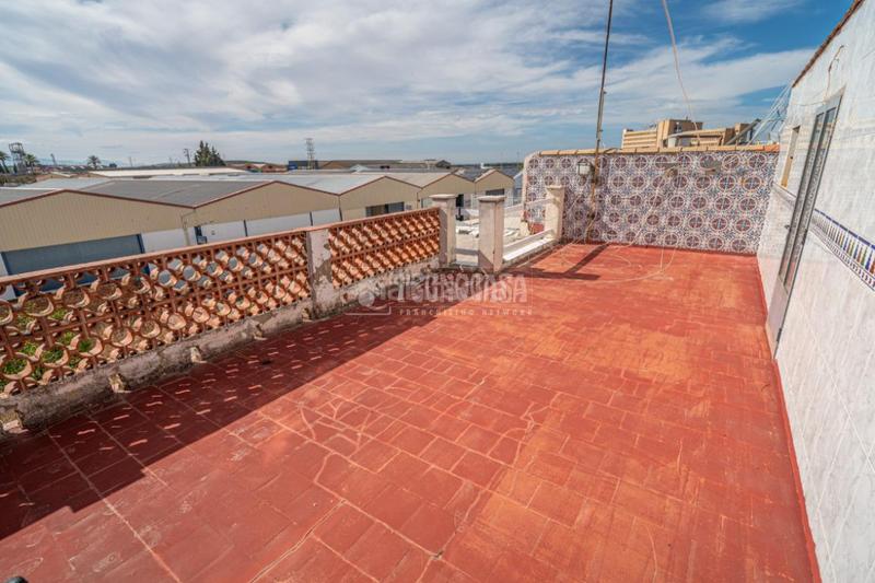 Foto 561b76ef-0b6d-4bda-921c-de0225561742. Casa bifamiliare in Zona Hospital Linares