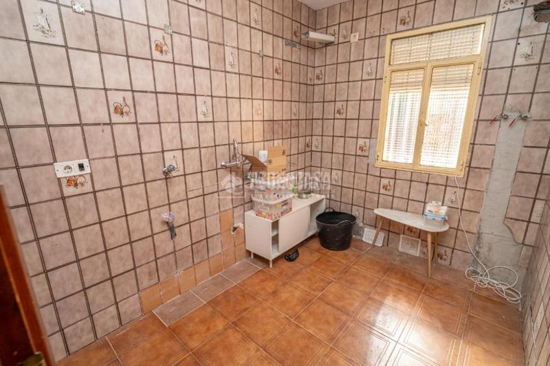 Foto a377d331-9e1b-4830-b126-876ad8c56a6f. Casa bifamiliare in Zona Hospital Linares