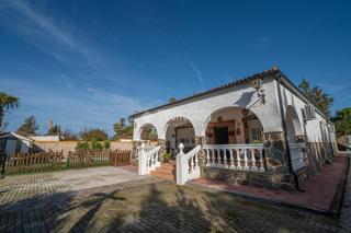 Masía en Centro ciudad. Casa rural en venta en linares