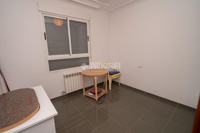 Foto 0f90b7ae-6727-47ab-a943-65878e1e16aa. Pis amb aparcament a Centro ciudad Linares