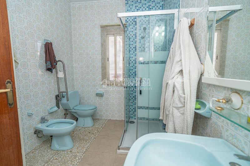 Foto f7d3d5c5-733b-48a5-bfc7-953a7f25c7fa. Pis a Arrayanes Linares