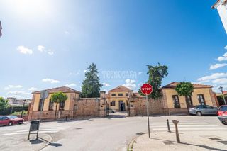 Doppelhaus in La Zarzuela - San José - Belén. Casa en venta en linares