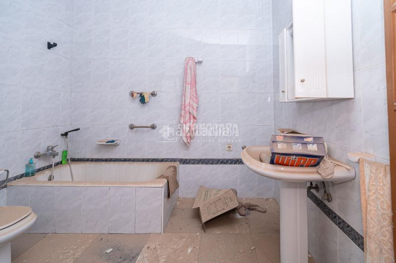 Foto a7fd6bb3-68ab-4801-aae9-26348e60836a. Casa aparellada a Arrayanes Linares