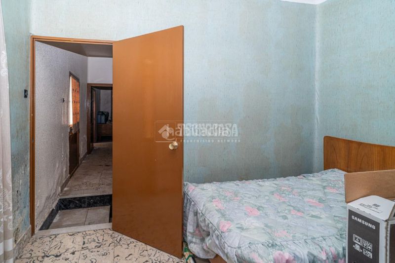 Foto c85ff2ce-de81-4405-8d8f-4232096ababf. Casa aparellada a Arrayanes Linares