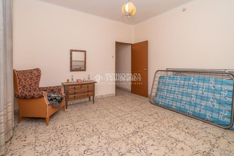 Foto f4e9dd67-6ec3-4e56-94ac-f738ab1fef4c. Casa aparellada a Arrayanes Linares