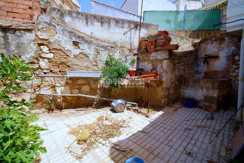 Foto 175f1a5b-ce9f-4d2d-9ee6-9ab4fb002d19. Casa pareada casa en venta en Centro ciudad Linares