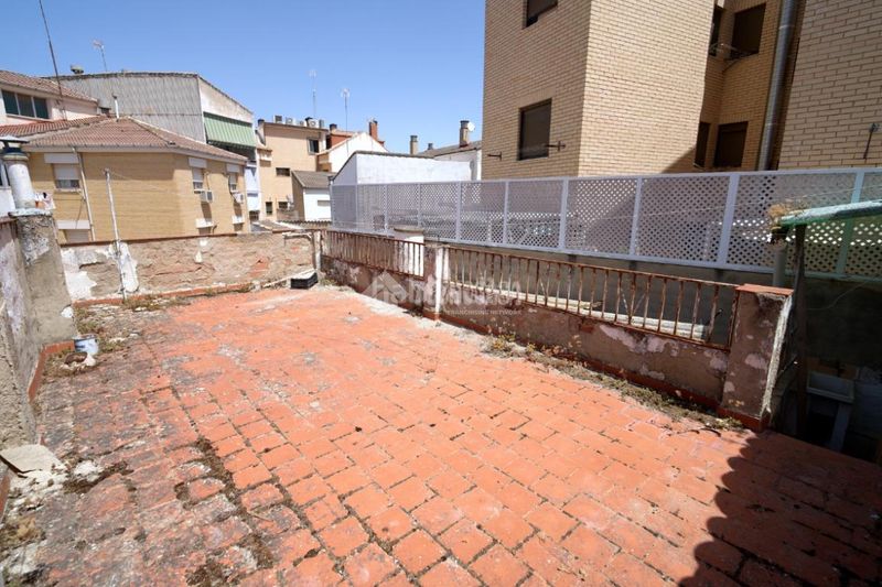 Foto c4031379-c4ee-42b1-8cd8-8f44e51f93bd. Casa pareada casa en venta en Centro ciudad Linares