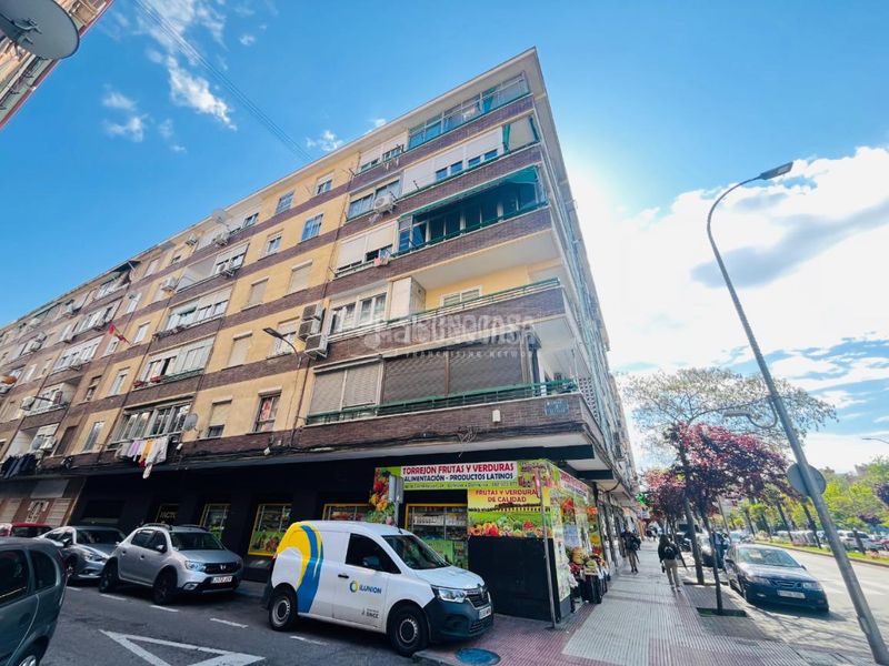 Foto b4f3c2d1-f53e-4348-aecb-9cd4c54ae683. Local comercial a Centro Torrejón de Ardoz