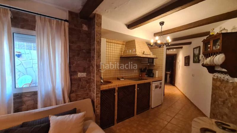 Foto f26097f1-dd66-4541-993c-8d5e2fc3fb37. Apartament amb xemeneia a Benaocaz