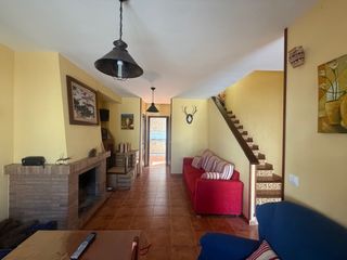 Casa  Quejiguillo. Encantadora casa con chimenea y pequeño patio en benaocaz