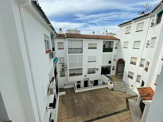 Flat  Plaza virgen de la estrella. Amplio piso con terraza y garaje en ubrique