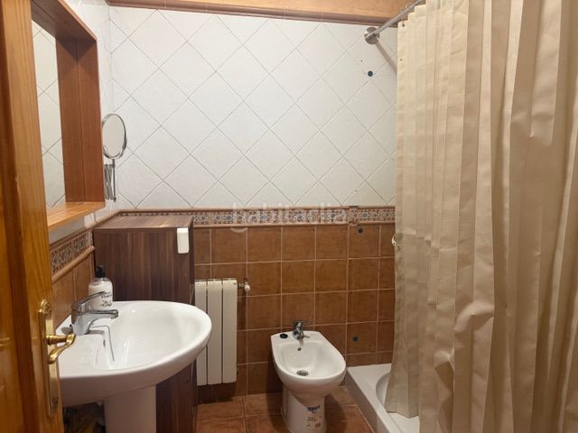 Foto af76ff73-374d-44f7-b044-bc8f7442e447. Casa amb xemeneia a Benaocaz