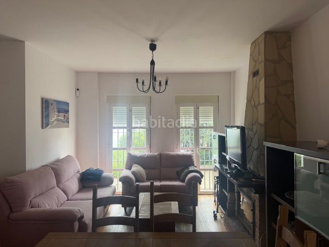 Foto bf4c3b0d-3af3-4e98-a0cc-9e031f8dcd03. Casa amb xemeneia a Benaocaz