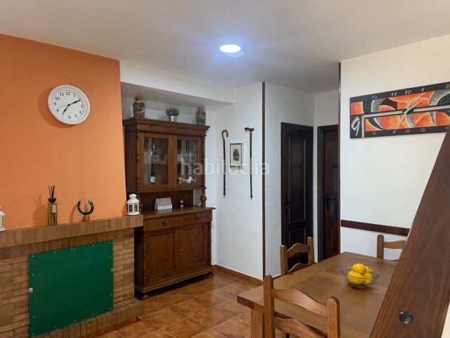 Foto bed28614-61e0-4e23-8304-558b762c629f. Casa amb xemeneia calefacció a Benaocaz