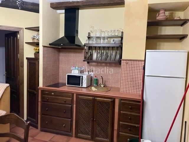 Foto 86aa850d-8adb-4da4-867a-f61528695ed0. Casa amb xemeneia a Benaocaz