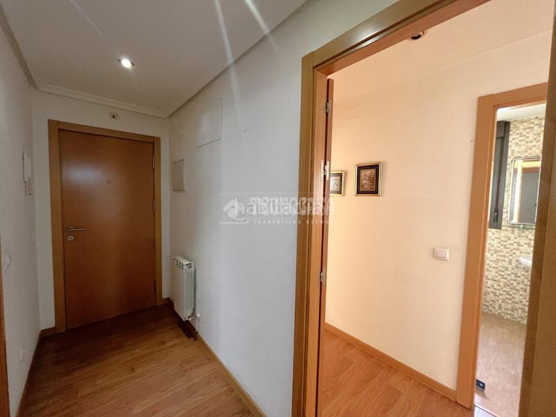 Foto f2b98857-3df0-435d-ab6b-2e27fa1c8980. Pis amb aparcament a Centro San Fernando de Henares
