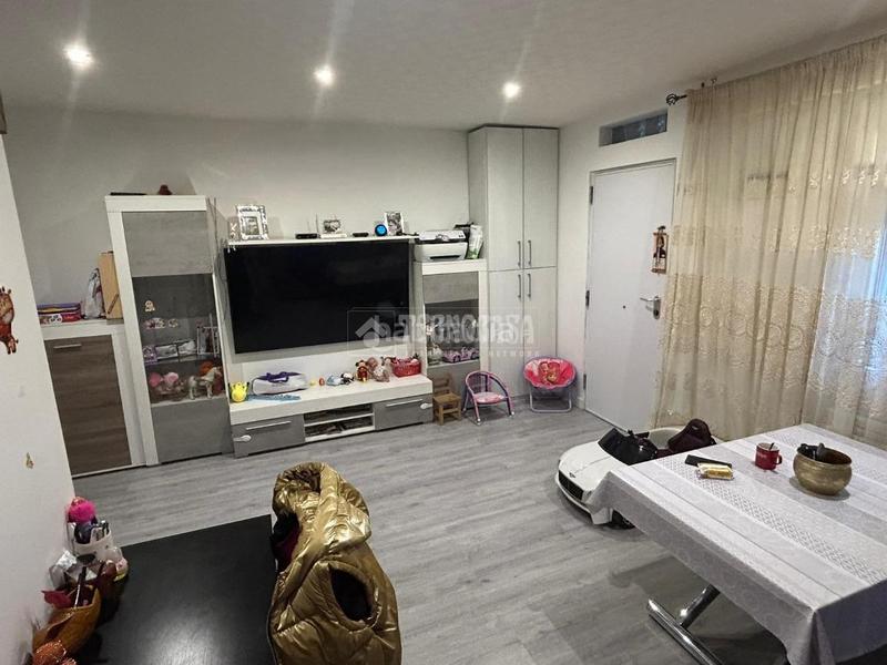 Foto afddb570-289b-4e1d-8213-8d4175e5f8f3. Casa pareada casa en venta en Estación Coslada