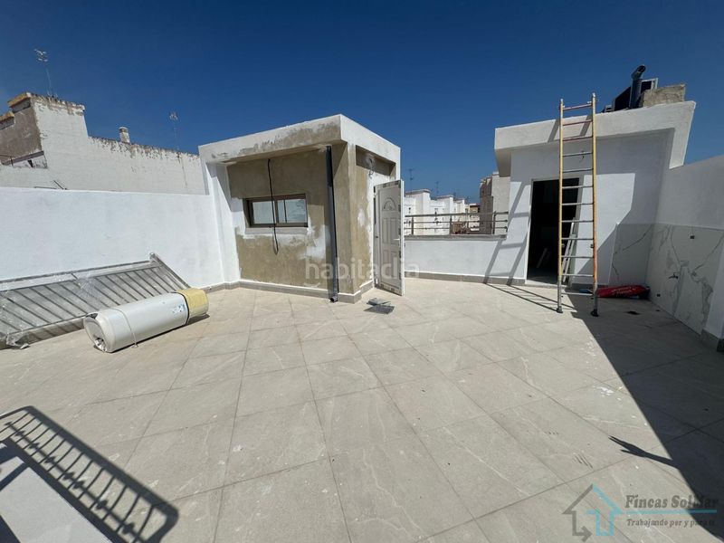 Foto 1d096768-ec32-4603-84bd-154e8fbc5b16. Casa amb aparcament a Avenida de Abril-9 de Octubre Sagunt